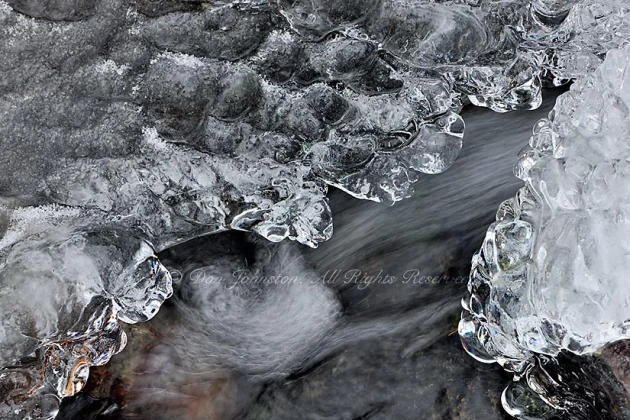 Flowing water and ice formations 